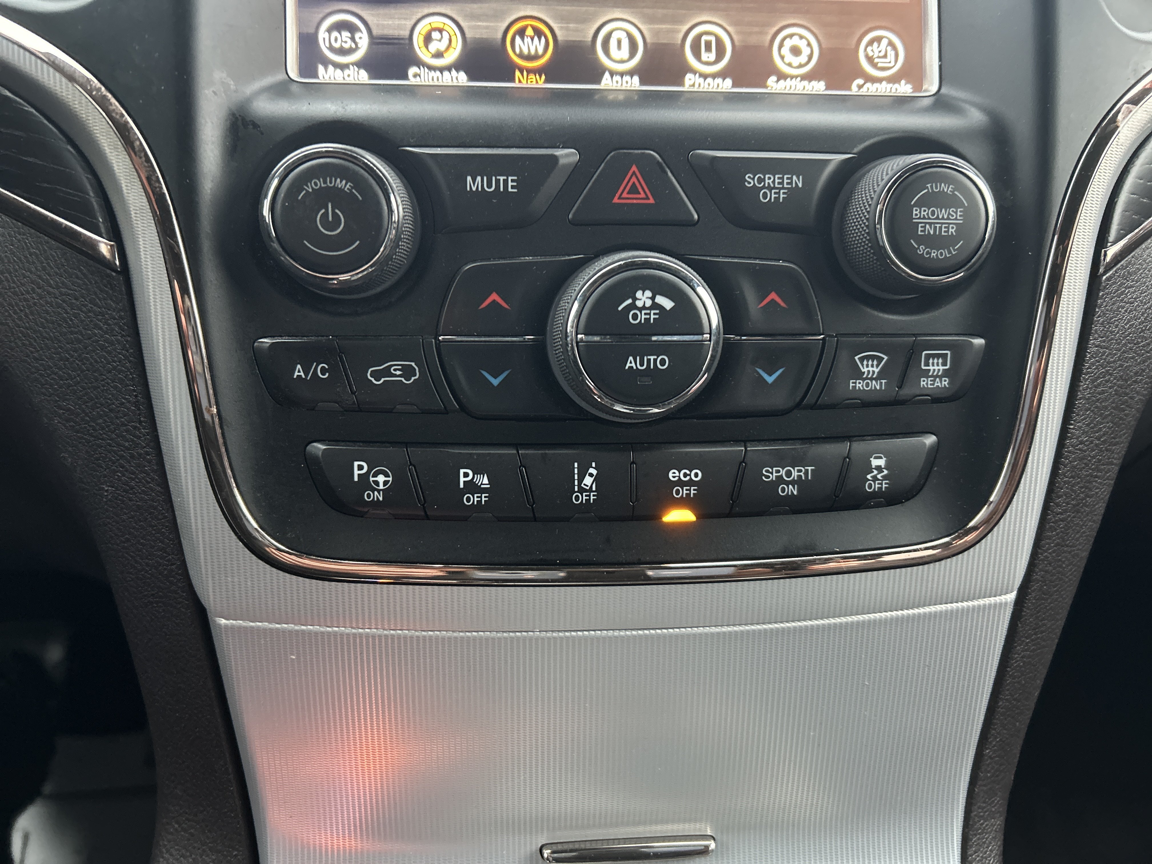 Used 2018 Jeep Grand Cherokee Summit w/ Skid Plate Group AWD/4WD image 19