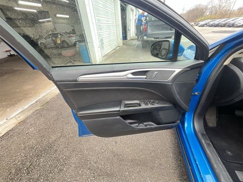 Used 2020 Ford Fusion SE image 13