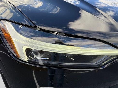 Used 2023 Volvo XC60 B6 Ultimate w/ Protection Package Premier image 19