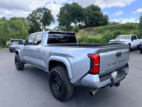 Used 2026 Toyota Tacoma SR5 AWD/4WD image 8