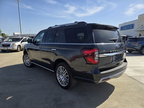 Used 2024 Ford Expedition Limited image 5