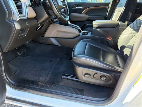 Certified 2024 GMC Canyon Denali image 9