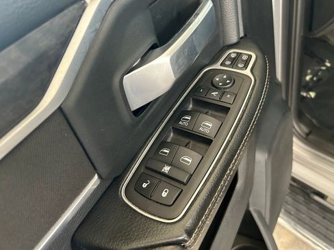 Used 2024 RAM 2500 Big Horn AWD/4WD image 36