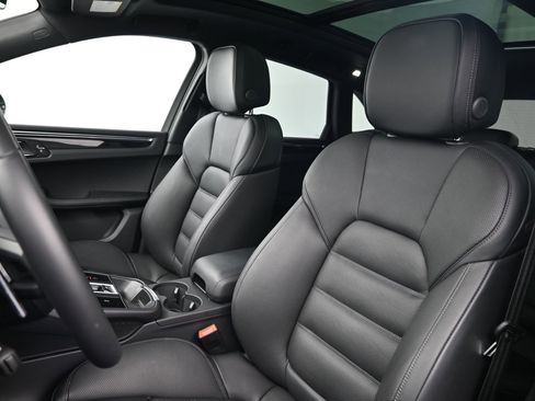 Used 2026 Porsche Macan AWD/4WD image 5