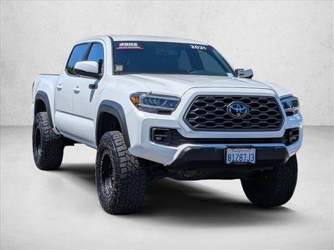 Used 2021 Toyota Tacoma TRD Off-Road AWD/4WD image 3