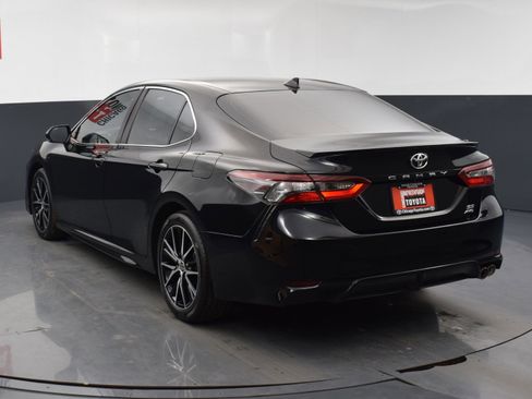 Used 2023 Toyota Camry SE image 3