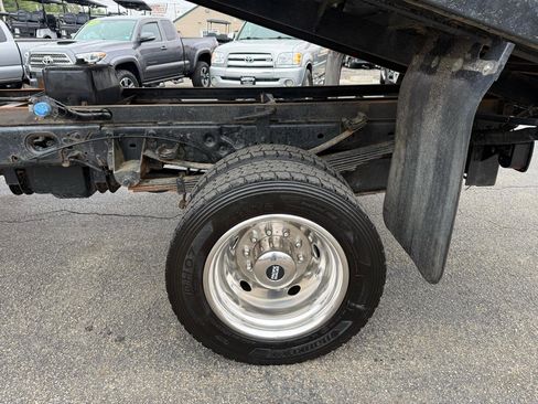 Used 2015 Ford F550 4x4 Regular Cab Super Duty image 8