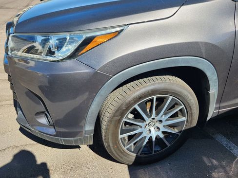 Used 2018 Toyota Highlander SE image 6
