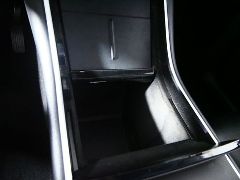 Used 2021 Tesla Model Y Long Range AWD/4WD image 28