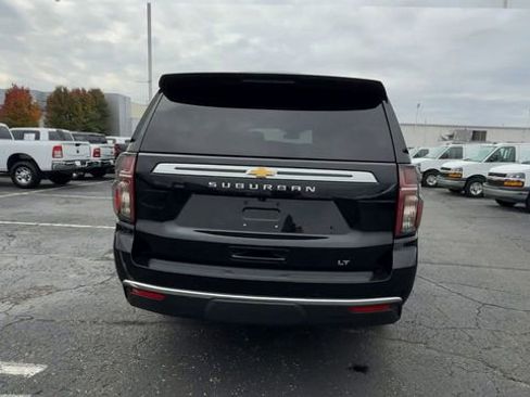 Used 2023 Chevrolet Suburban LT RWD image 7
