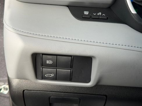 Used 2021 Toyota Highlander XLE image 34