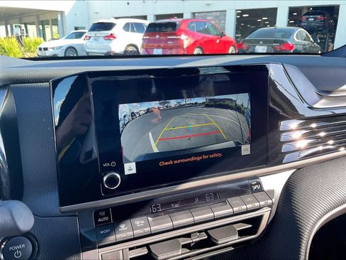 Used 2025 Toyota Camry SE image 24