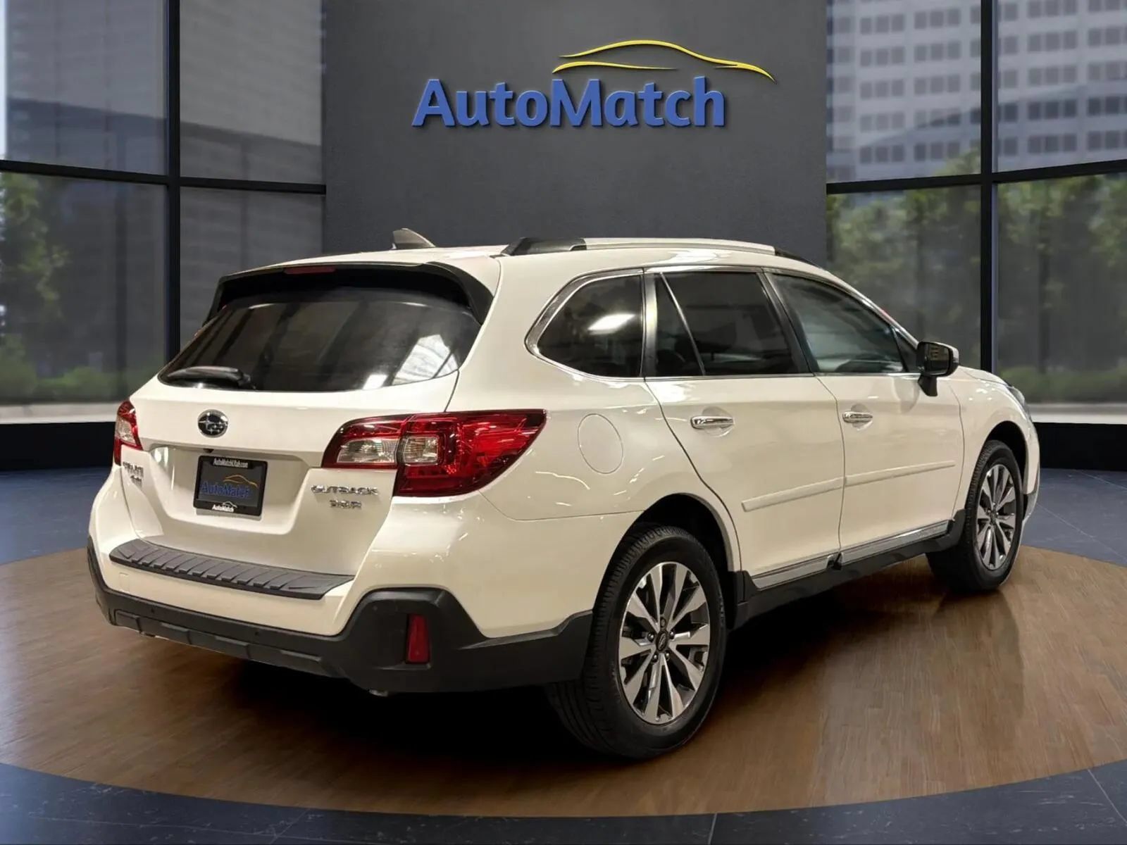 Used 2018 Subaru Outback 3.6R Touring w/ Popular Package #3 AWD/4WD image 10