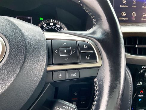 Used 2019 Lexus LX 570 4WD w/ Luxury Package image 22