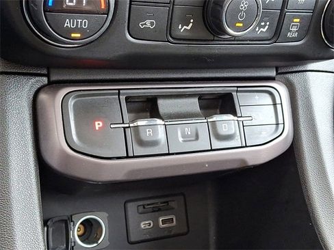 Used 2022 GMC Acadia AT4 w/ Technology Package image 16