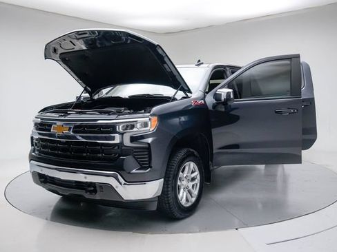 Used 2024 Chevrolet Silverado 1500 LT w/ Z71 Off-Road Package AWD/4WD image 18
