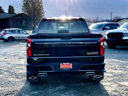 Used 2024 Chevrolet Silverado 1500 High Country w/ Technology Package image 3