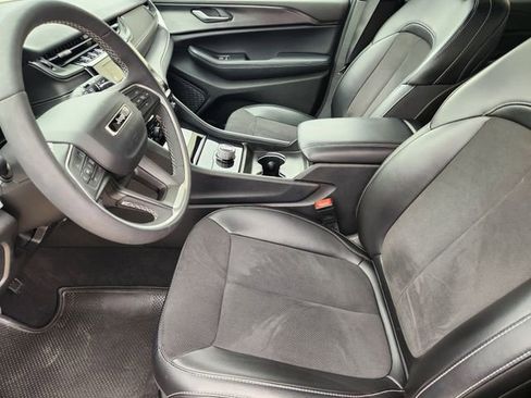 Certified 2024 Jeep Grand Cherokee Altitude image 14