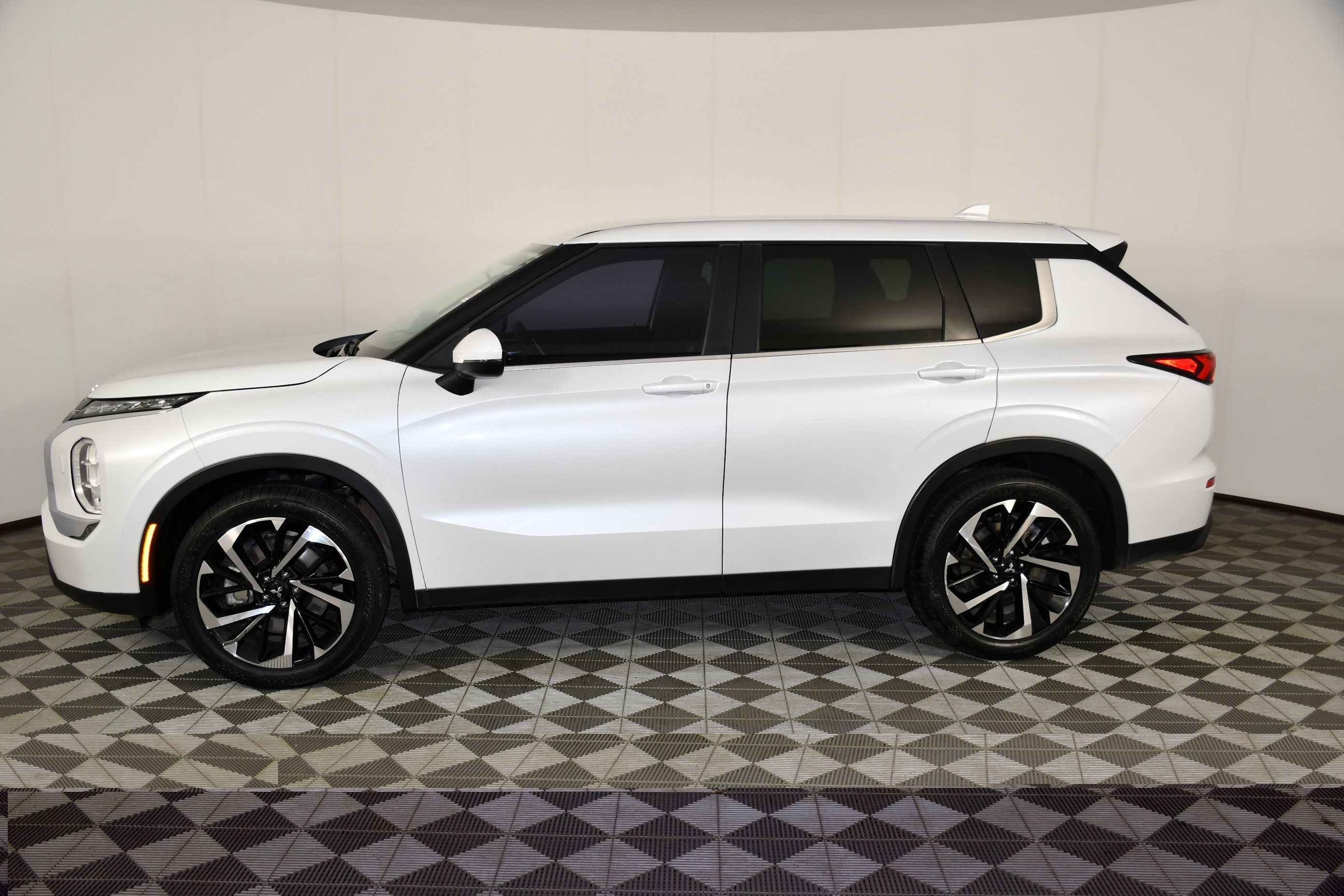 Used 2022 Mitsubishi Outlander ES AWD/4WD image 8