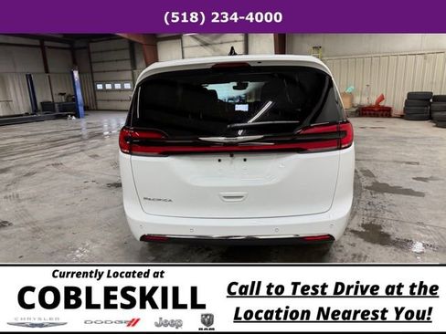 New 2026 Chrysler Pacifica Select image 5