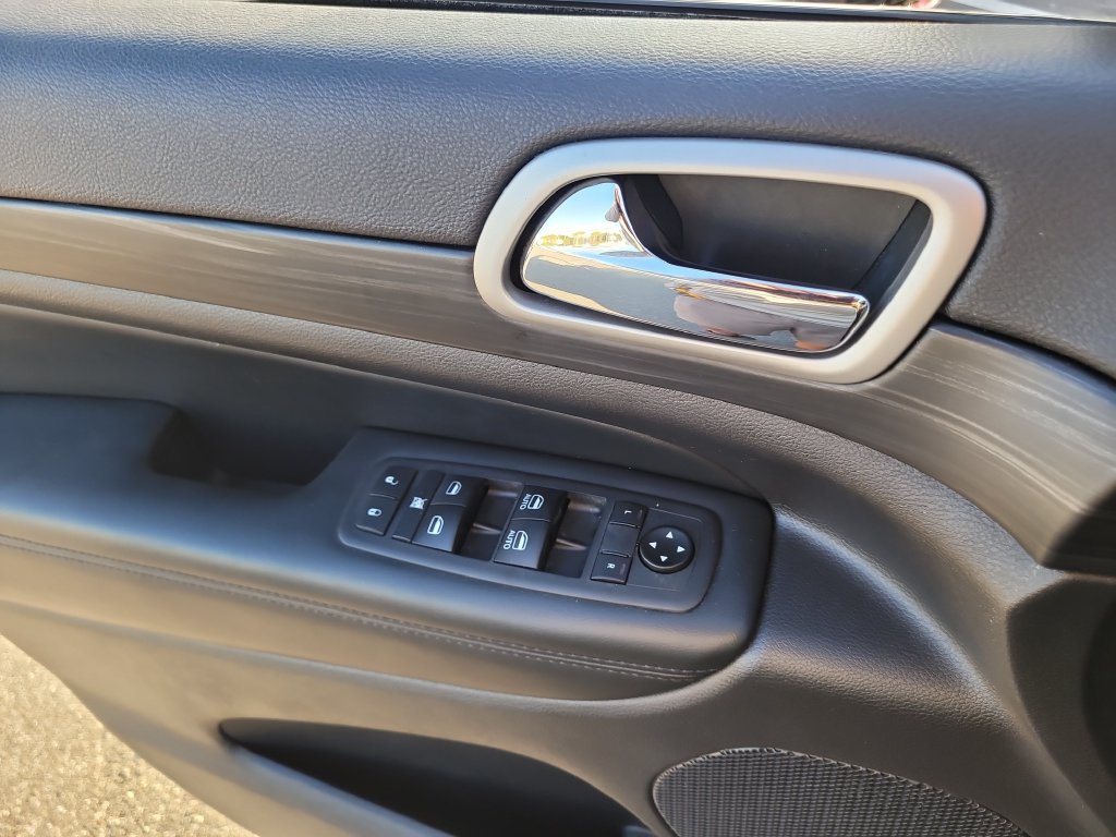Used 2021 Jeep Grand Cherokee Laredo X RWD image 18