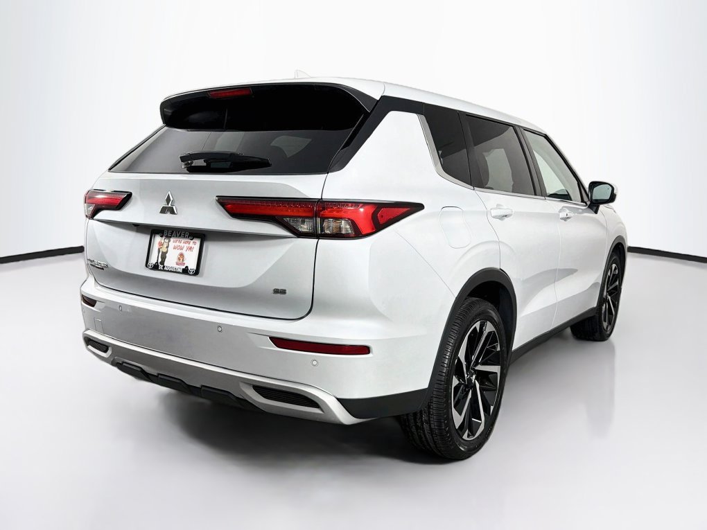 Used 2023 Mitsubishi Outlander SE FWD image 10