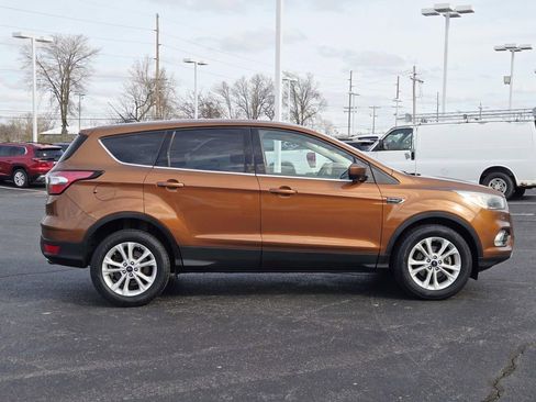 Used 2017 Ford Escape SE image 2