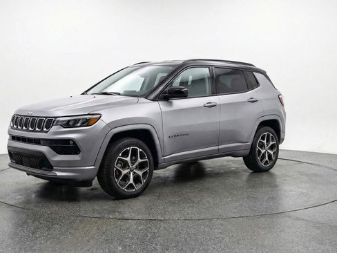 Used 2025 Jeep Compass Limited AWD/4WD image 3