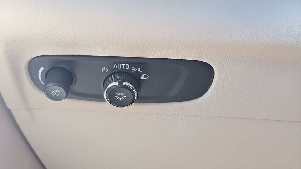 Used 2022 Buick Envision Preferred FWD image 25