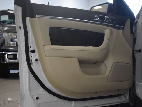 Used 2013 Lincoln MKS AWD image 34