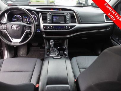 Used 2019 Toyota Highlander LE