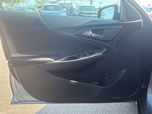Used 2025 Chevrolet Malibu LT FWD image 8