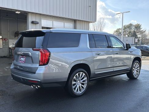 Used 2023 GMC Yukon XL Denali w/ Denali Reserve Package image 5