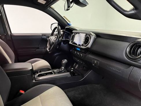 Used 2021 Toyota Tacoma TRD Off-Road w/ Technology Package AWD/4WD image 11