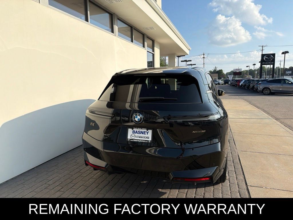 Used 2024 BMW iX xDrive50 w/ Premium Package AWD/4WD image 7