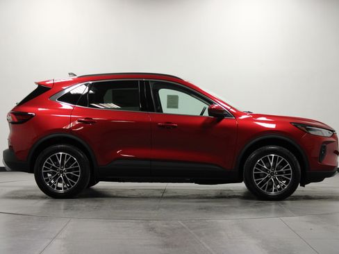 New 2026 Ford Escape SE image 3