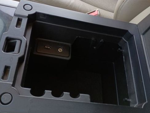 Used 2013 Ford Expedition Limited image 38