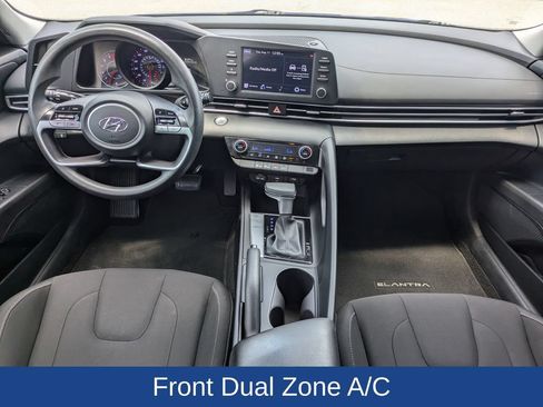 Used 2023 Hyundai Elantra SEL w/ Preferred Accessory Package FWD image 15