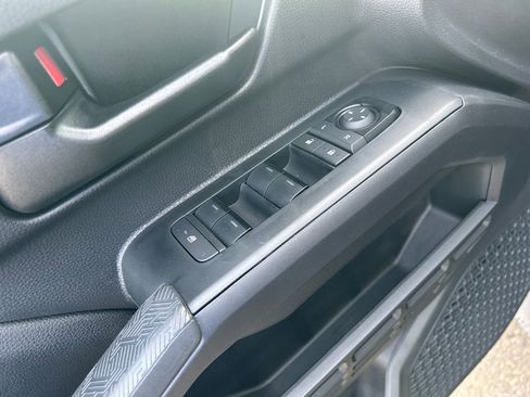 Used 2025 Toyota Tacoma SR5 AWD/4WD image 18