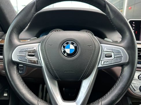 Used 2019 BMW 750i w/ M Sport Package image 26