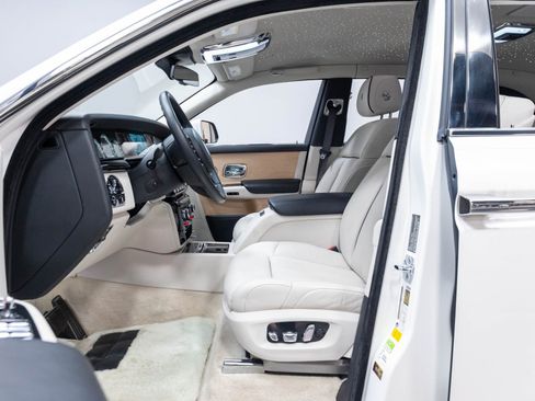 Used 2019 Rolls-Royce Phantom Sedan RWD image 9