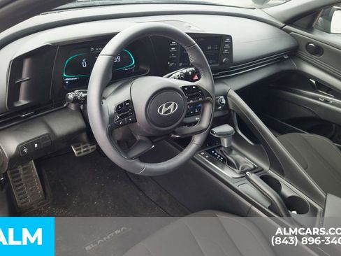 Used 2025 Hyundai Elantra Sport image 16