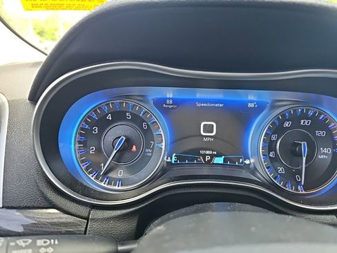 Used 2018 Chrysler 300 Touring w/ Sport Appearance Package RWD image 12