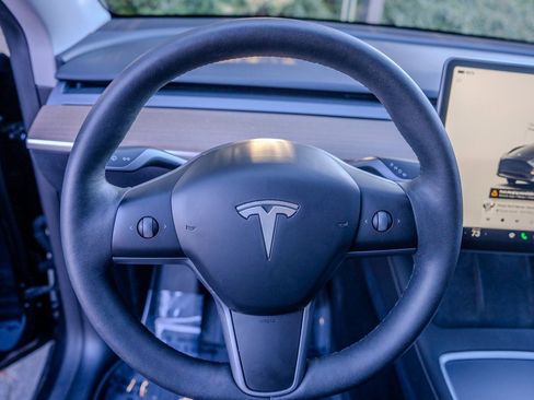 Used 2024 Tesla Model Y Long Range image 5
