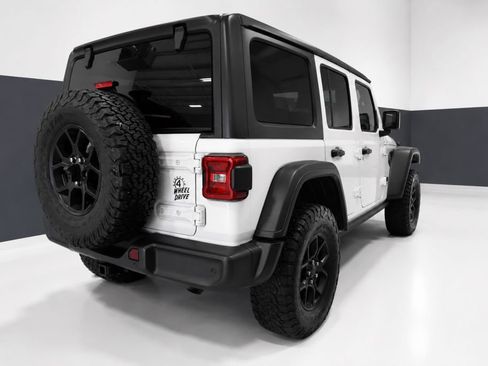 Used 2024 Jeep Wrangler Unlimited AWD/4WD image 8