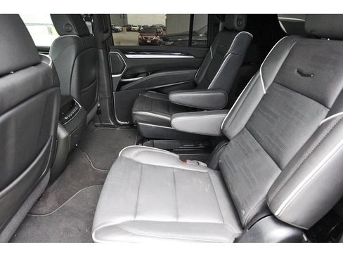 Used 2025 Cadillac Escalade ESV Sport AWD/4WD image 7