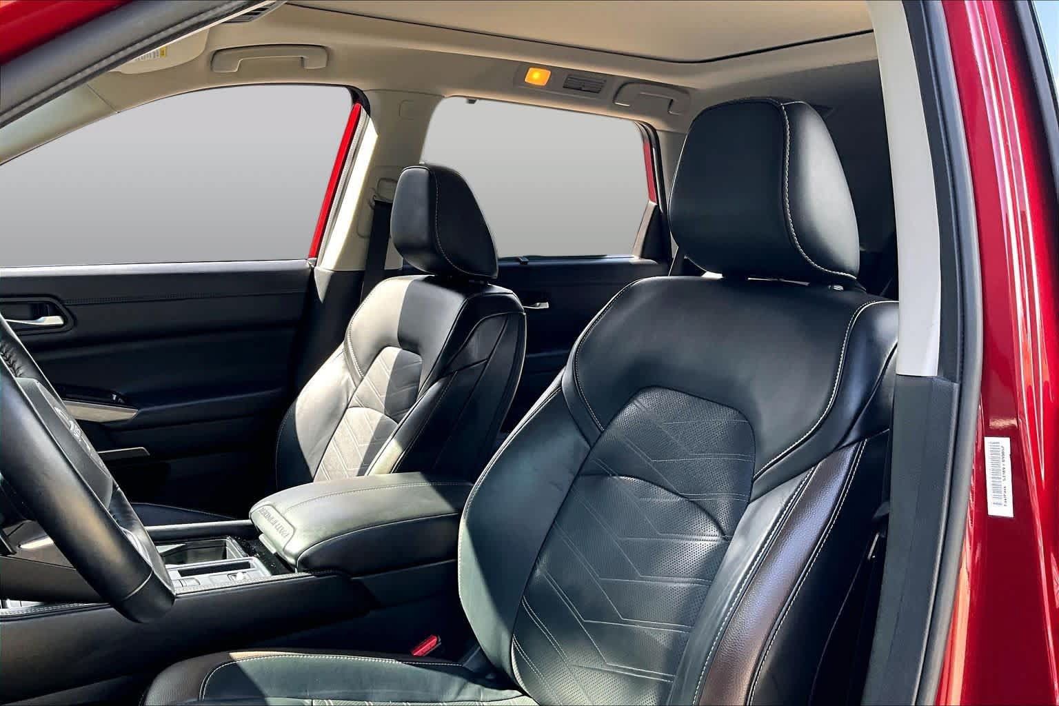 Certified 2023 Nissan Pathfinder Platinum FWD image 8