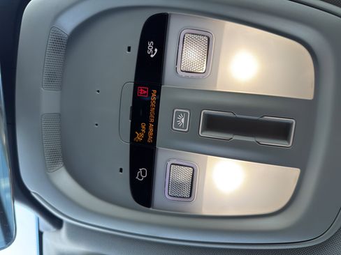 Certified 2025 Volvo XC60 B5 Core image 9