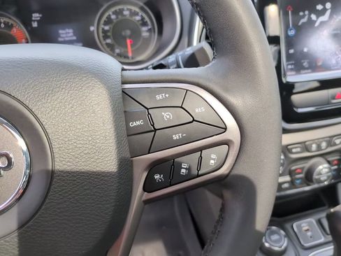 Certified 2022 Jeep Cherokee Limited w/ Elite Package AWD/4WD image 28