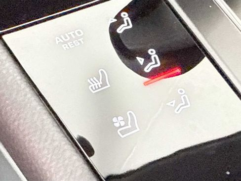 New 2025 Porsche Macan image 16